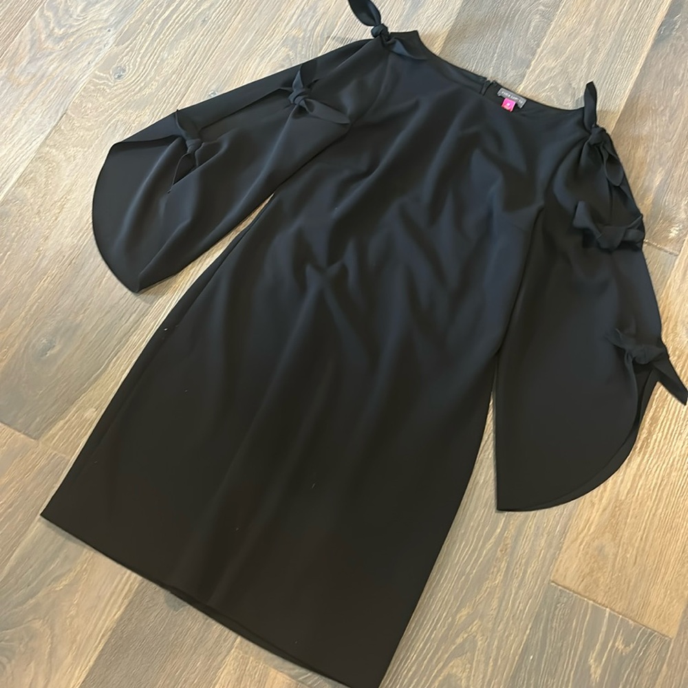 Vince Camuto, black shift dress with tie, loose sleeves size medium